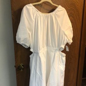 NWT White Old Navy dress with openings at each side. size XXL.